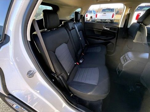 Used 2021 Ford Edge SE image 25