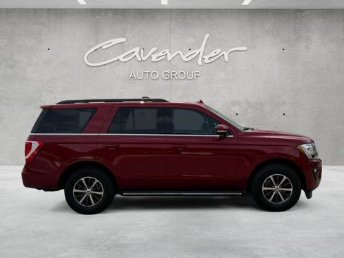 Used 2018 Ford Expedition XLT w/ Equipment Group 202A RWD image 17