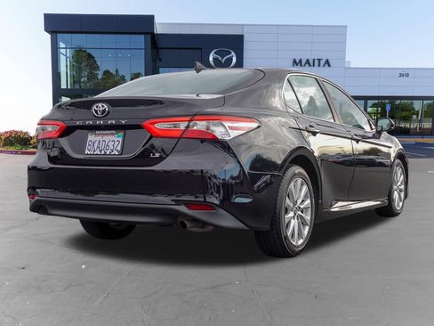 Used 2019 Toyota Camry LE FWD image 3