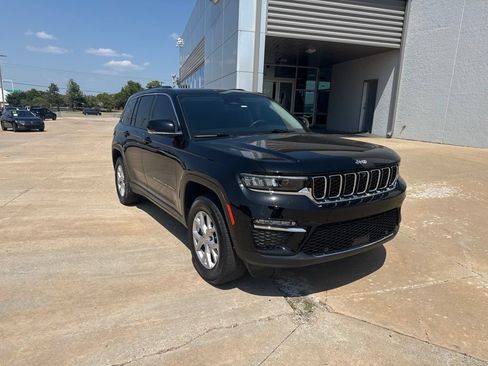 Used 2023 Jeep Grand Cherokee Limited w/ Luxury Tech Group II AWD/4WD image 1
