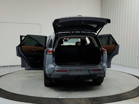 New 2026 Nissan Pathfinder Platinum image 14