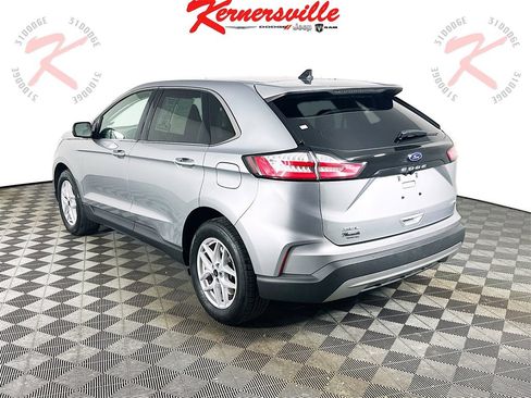 Used 2024 Ford Edge SEL image 5