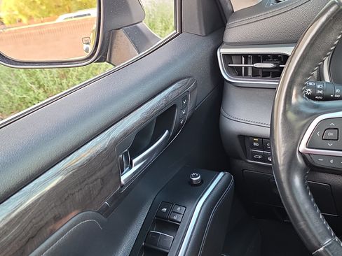 Used 2020 Toyota Highlander Platinum AWD/4WD image 23