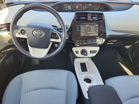 Used 2018 Toyota Prius Three image 9