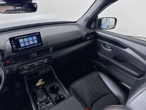 Used 2025 Honda Pilot TrailSport image 25