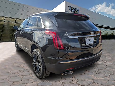 New 2026 Cadillac XT5 Luxury image 2