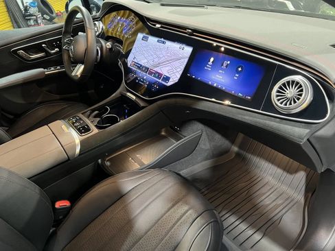 Used 2022 Mercedes-Benz EQS 580 4MATIC Sedan image 16