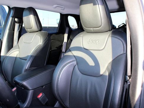 Used 2020 Jeep Cherokee Limited image 33