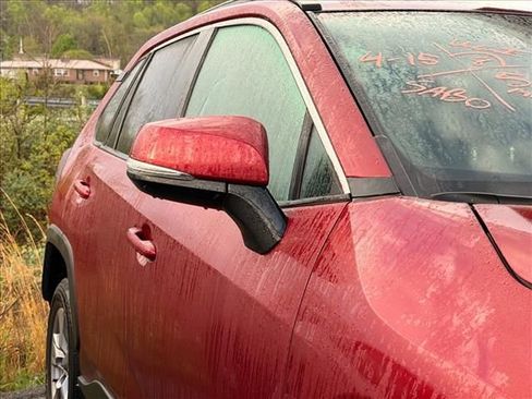 Used 2024 Toyota RAV4 XLE w/ Convenience Package image 10