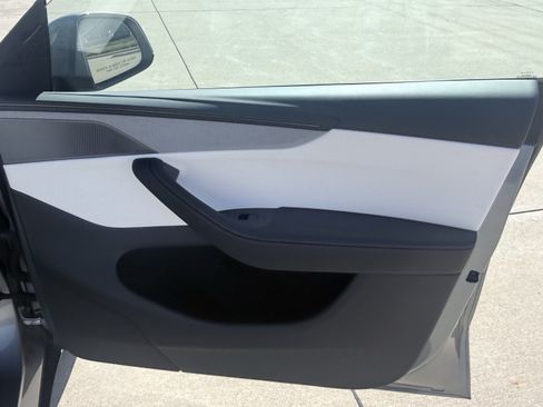 Used 2026 Tesla Model Y AWD image 43