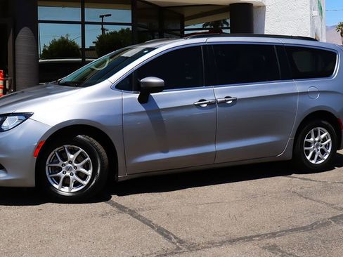 Used 2021 Chrysler Voyager Lxi FWD image 3