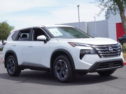 Certified 2026 Nissan Rogue SV FWD image 4