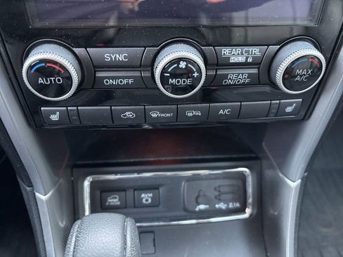 Used 2022 Subaru Ascent Limited w/ Technology Package image 20