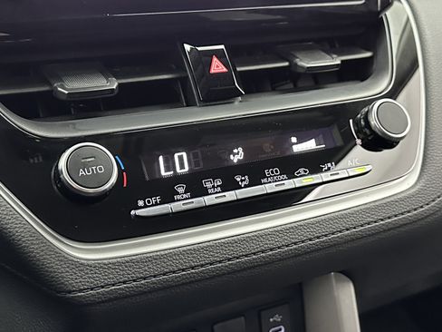 Used 2025 Toyota Corolla Cross LE image 16