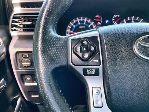 Used 2016 Toyota 4Runner SR5 w/ Convenience Package AWD/4WD image 19