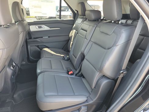 New 2025 Ford Explorer Active w/ Active Comfort Package image 16