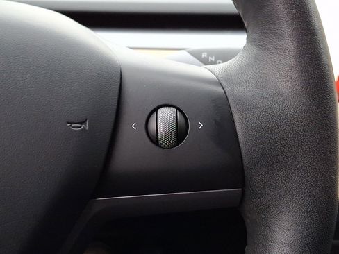 Used 2021 Tesla Model 3 Standard Range Plus image 23