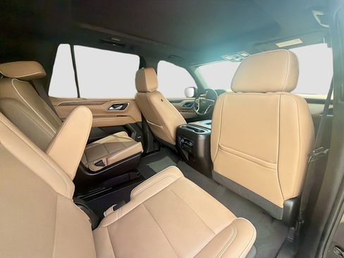 Used 2021 Chevrolet Tahoe Premier w/ Premium Package RWD image 28
