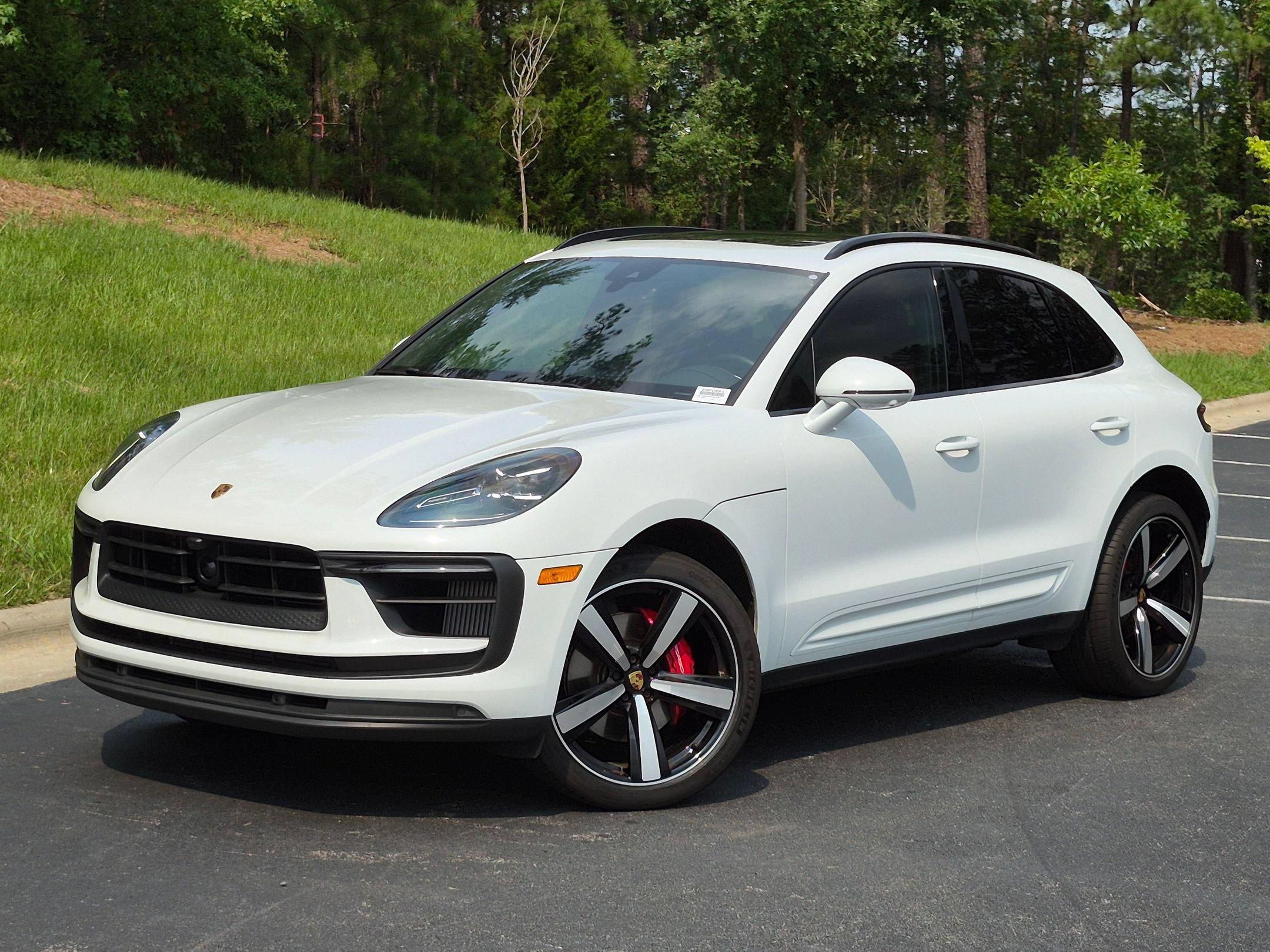 Certified 2025 Porsche Macan S AWD/4WD image 1