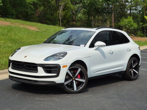 Certified 2025 Porsche Macan S AWD/4WD image 1