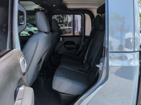 Used 2025 Jeep Gladiator Sport AWD/4WD image 14