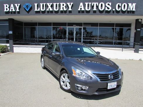 Used 2013 Nissan Altima 2.5 SL w/ Technology Pkg FWD image 1