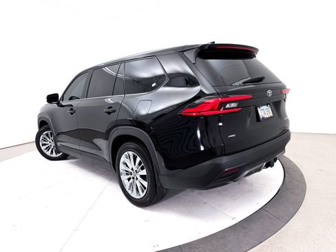 Used 2024 Toyota Grand Highlander AWD image 3