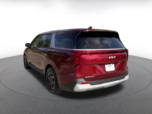 Used 2026 Kia Carnival FWD image 11