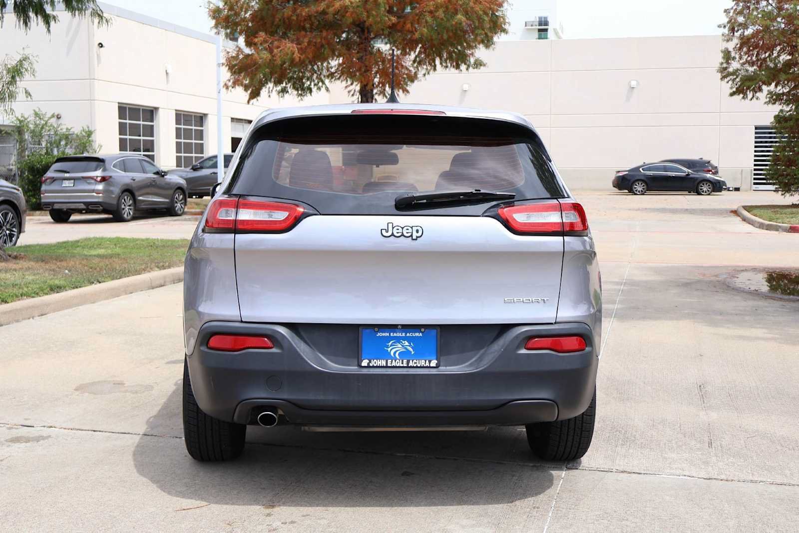 Used 2017 Jeep Cherokee Sport FWD image 5