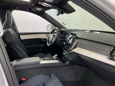Certified 2025 Volvo XC90 T8 Ultra AWD/4WD image 32