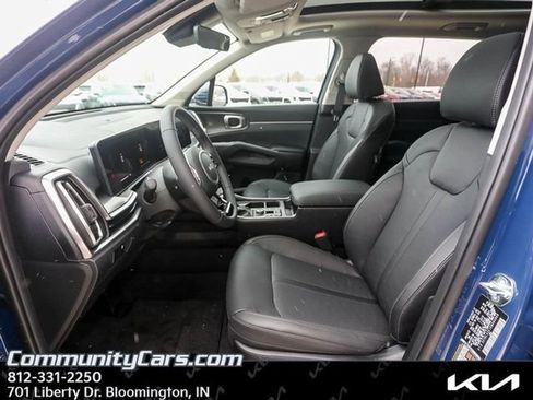 Certified 2025 Kia Sorento S w/ Panoramic Sunroof Package image 8