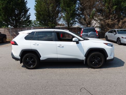 Used 2019 Toyota RAV4 XLE w/ Convenience Package AWD/4WD image 3
