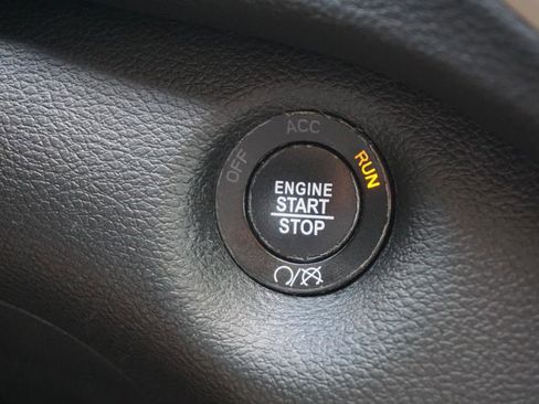 Used 2018 Jeep Cherokee Limited w/ High Altitude Package AWD/4WD image 19