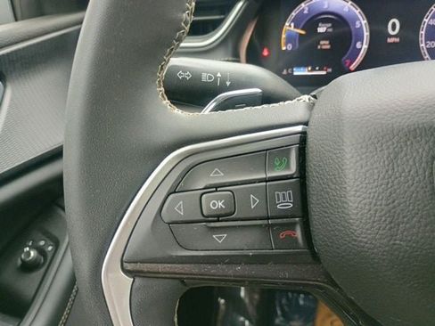 Used 2023 Jeep Grand Cherokee Laredo w/ Luxury Tech Group I AWD/4WD image 28