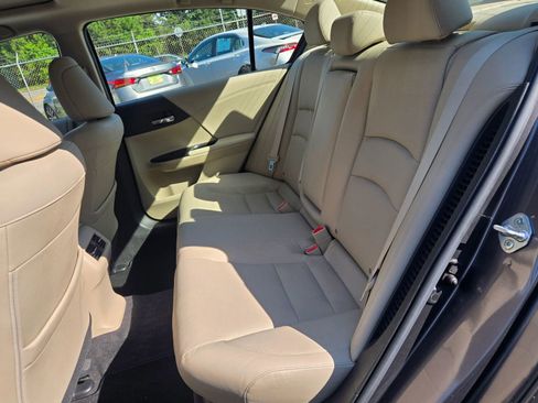 Used 2017 Honda Accord EX-L image 11