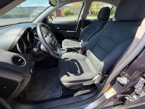 Used 2014 Chevrolet Cruze LT image 10