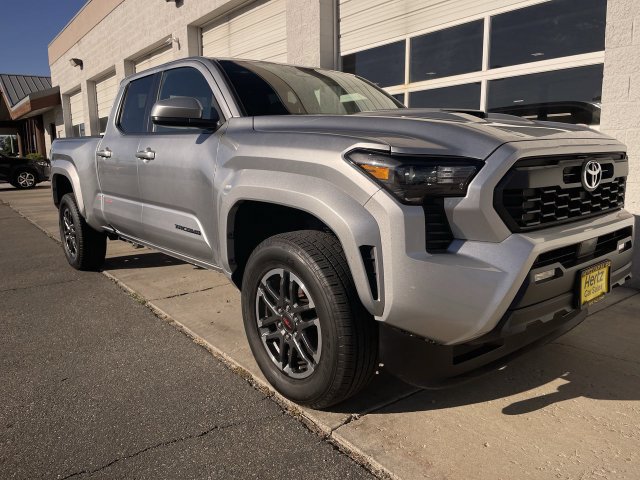 Used 2025 Toyota Tacoma TRD Sport AWD/4WD image 12