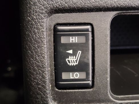 Used 2018 Nissan Rogue SV FWD image 24
