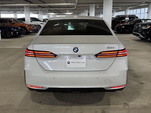 Used 2025 BMW 530i w/ Premium Package RWD image 7