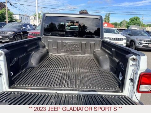 Certified 2023 Jeep Gladiator Sport AWD/4WD image 11