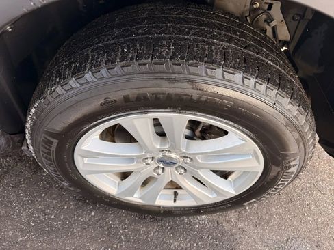 Used 2019 Ford Explorer XLT image 38