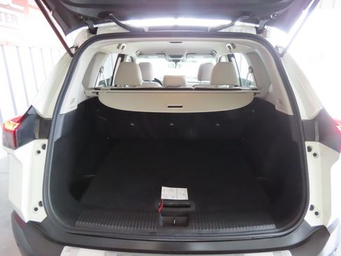 Used 2021 Nissan Rogue SV FWD image 27