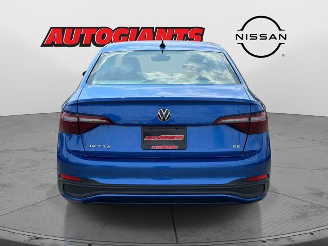 Used 2024 Volkswagen Jetta SE w/ Panoramic Sunroof Package FWD image 5