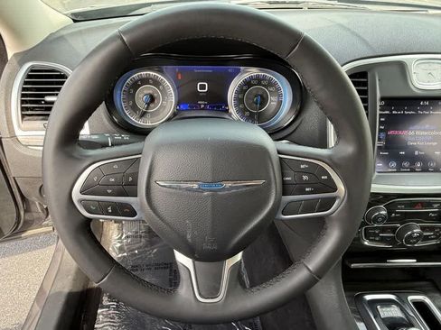 Used 2022 Chrysler 300 Touring L RWD image 14