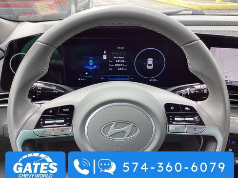 Used 2025 Hyundai Elantra SEL FWD image 28