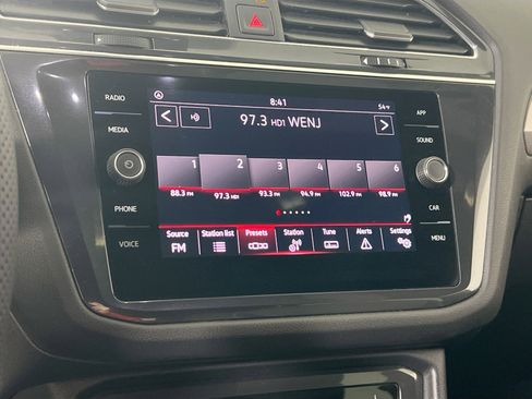 Used 2022 Volkswagen Tiguan SE R-Line image 14