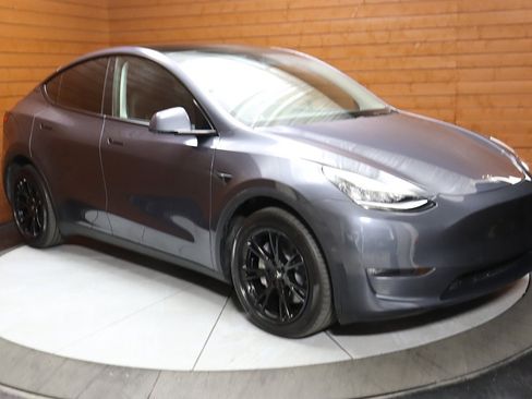 Used 2023 Tesla Model Y Long Range image 65