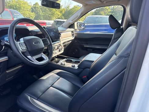Used 2024 Ford Expedition XLT AWD/4WD image 3