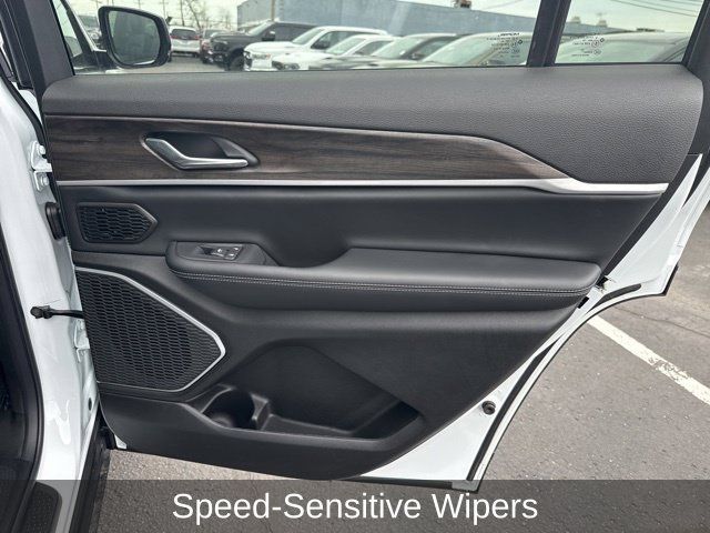 Used 2026 Jeep Grand Cherokee L Limited AWD/4WD image 32