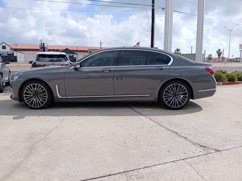 Used 2021 BMW 740i xDrive AWD/4WD image 6